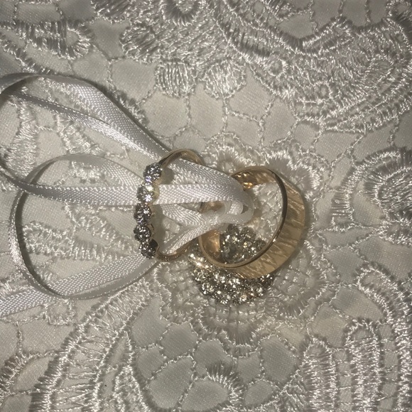 Ring Bearer Pillow with removable wedding bands - Picture 4 of 6